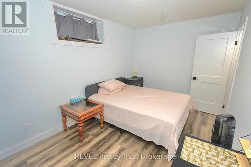 200 Snyders Avenue, Central Elgin, ON - Indoor Photo Showing Bedroom