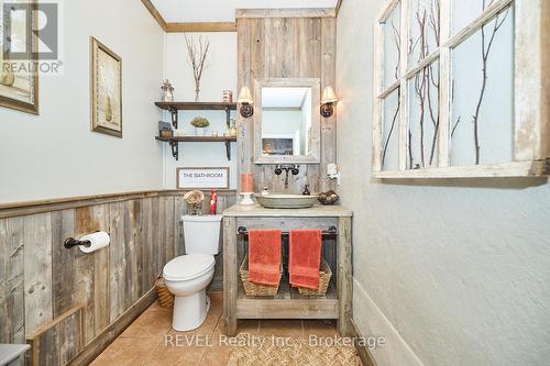 9695 Grassy Brook Road, Niagara Falls, ON - Indoor Photo Showing Bathroom