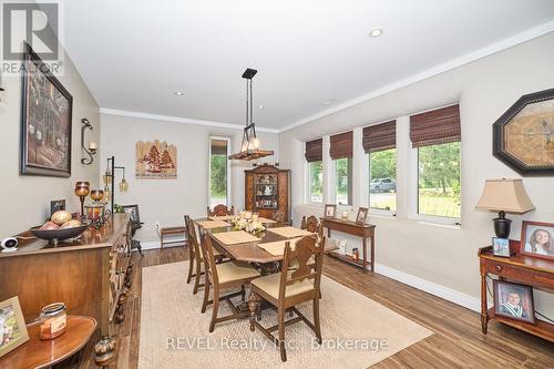 9695 Grassy Brook Road, Niagara Falls, ON - Indoor Photo Showing Dining Room