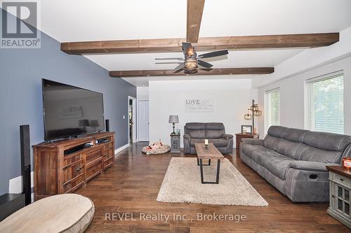 9695 Grassy Brook Road, Niagara Falls, ON - Indoor Photo Showing Living Room