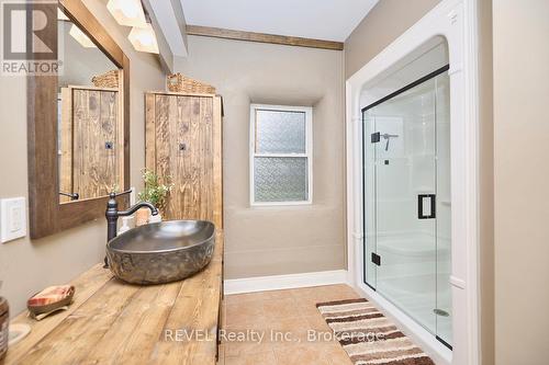 9695 Grassy Brook Road, Niagara Falls, ON - Indoor Photo Showing Bathroom