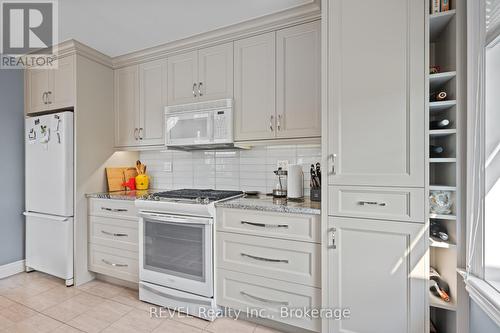 225 Windmill Point Road S, Fort Erie, ON - Indoor Photo Showing Kitchen