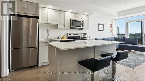 606 - 7711 Green Vista Gate, Niagara Falls (220 - Oldfield), ON - Indoor Photo Showing Kitchen With Upgraded Kitchen