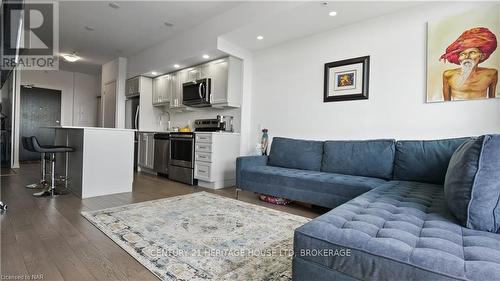 606 - 7711 Green Vista Gate, Niagara Falls (220 - Oldfield), ON - Indoor Photo Showing Living Room