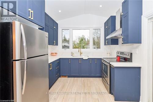 3105 Bethune Avenue, Fort Erie (335 - Ridgeway), ON - Indoor Photo Showing Kitchen With Upgraded Kitchen