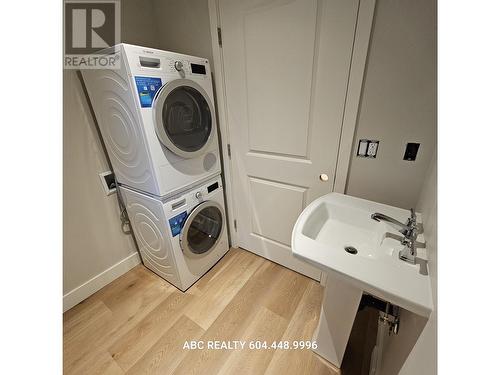 3Xxx Manitoba, Vancouver, BC - Indoor Photo Showing Laundry Room