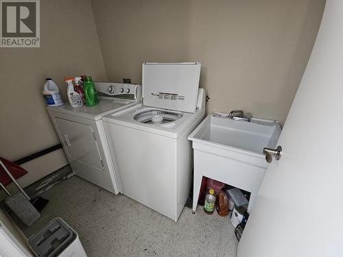 Room In Shared 8Xxx Greenfield Drive, Richmond, BC - Indoor Photo Showing Laundry Room