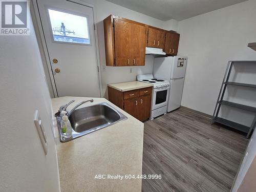 3Fl 4Xx E Columbia, New Westminster, BC - Indoor Photo Showing Kitchen