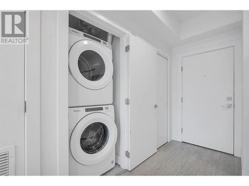 1925 Enterprise Way Unit# 205, Kelowna, BC - Indoor Photo Showing Laundry Room