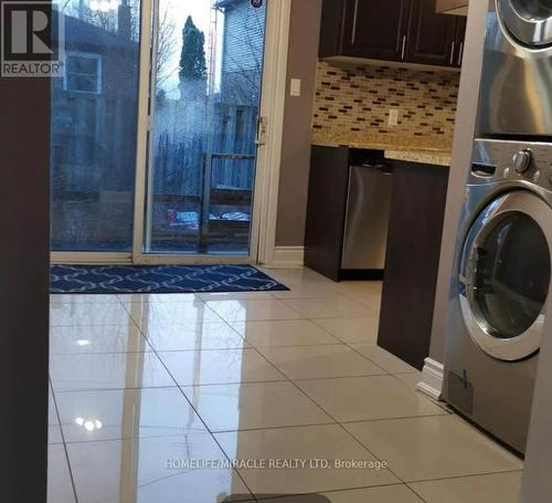 121 Mcmurchy Avenue S, Brampton, ON - Indoor Photo Showing Laundry Room