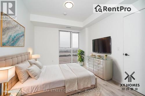 1305 - 345 Wheat Boom Drive, Oakville, ON - Indoor Photo Showing Bedroom