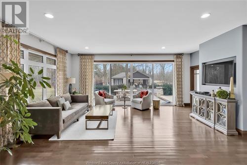 1879 Stone Mill Court, Woodslee, ON - Indoor Photo Showing Living Room