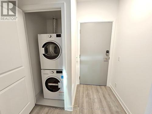 2408 - 30 Upper Mall Way, Vaughan, ON - Indoor Photo Showing Laundry Room