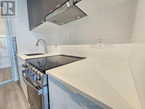 2408 - 30 Upper Mall Way, Vaughan, ON - Indoor Photo Showing Kitchen