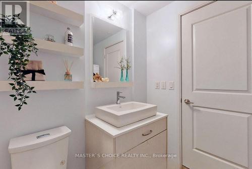 419 Ne - 9205 Yonge Street, Richmond Hill, ON - Indoor Photo Showing Bathroom