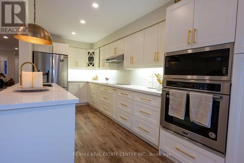 3759 Milkwood Crescent, Mississauga, ON - Indoor Photo Showing Kitchen With Upgraded Kitchen