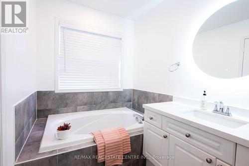 3759 Milkwood Crescent, Mississauga, ON - Indoor Photo Showing Bathroom