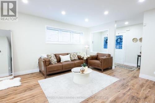 3759 Milkwood Crescent, Mississauga, ON - Indoor Photo Showing Living Room