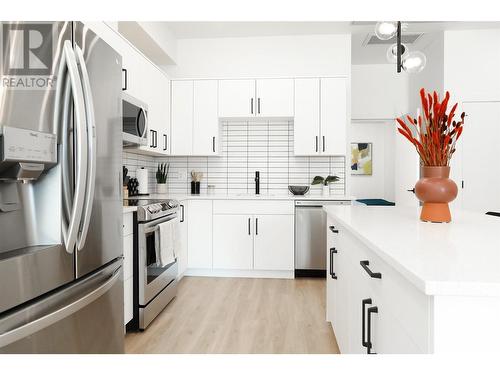 850 Railway Lane Unit# 103, Okanagan Falls, BC - Indoor Photo Showing Kitchen With Stainless Steel Kitchen With Upgraded Kitchen