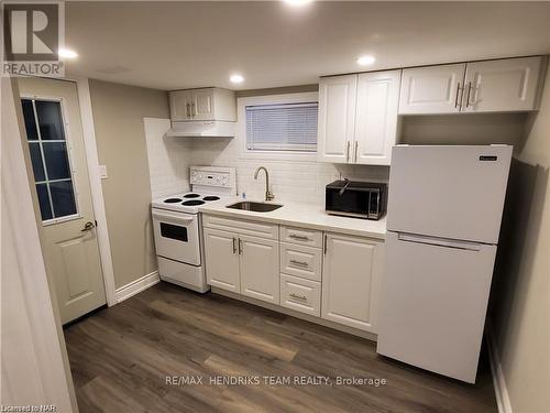 Lower - 4 Henry Street, St. Catharines (451 - Downtown), ON - Indoor Photo Showing Kitchen