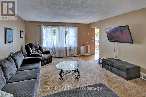 346 Trudeau Drive, Sarnia, ON - Indoor Photo Showing Living Room