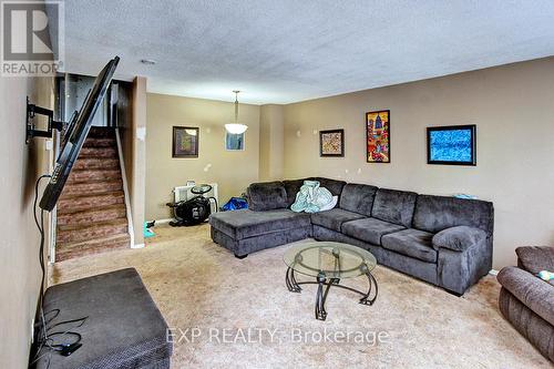 346 Trudeau Drive, Sarnia, ON - Indoor Photo Showing Living Room