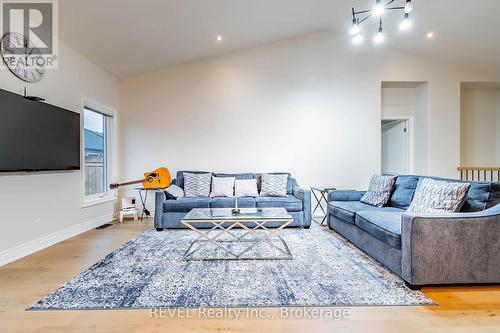 16 - 154 Port Robinson Road, Pelham, ON - Indoor Photo Showing Living Room