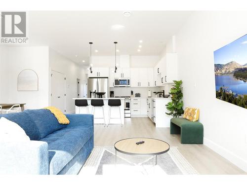 850 Railway Lane Unit# 102, Okanagan Falls, BC - Indoor Photo Showing Living Room