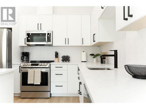 850 Railway Lane Unit# 102, Okanagan Falls, BC - Indoor Photo Showing Kitchen