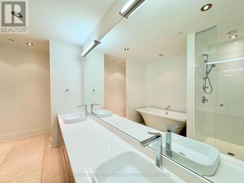 802 - 77 Charles Street W, Toronto, ON - Indoor Photo Showing Bathroom