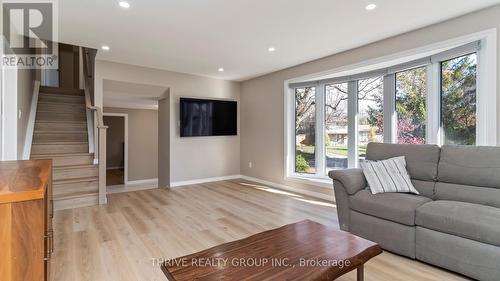 171 Estella Court, London, ON - Indoor Photo Showing Living Room