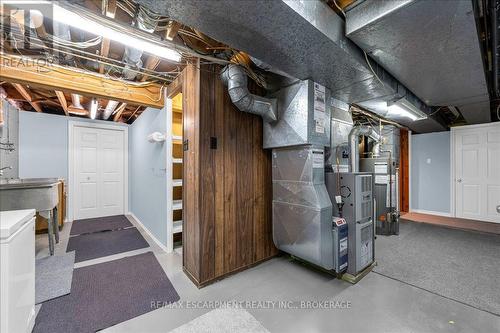 33 Old Orchard Avenue, Grimsby (540 - Grimsby Beach), ON - Indoor Photo Showing Basement