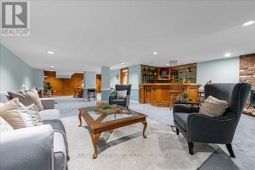 33 Old Orchard Avenue, Grimsby (540 - Grimsby Beach), ON - Indoor Photo Showing Living Room