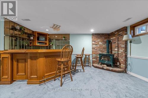 33 Old Orchard Avenue, Grimsby (540 - Grimsby Beach), ON - Indoor With Fireplace