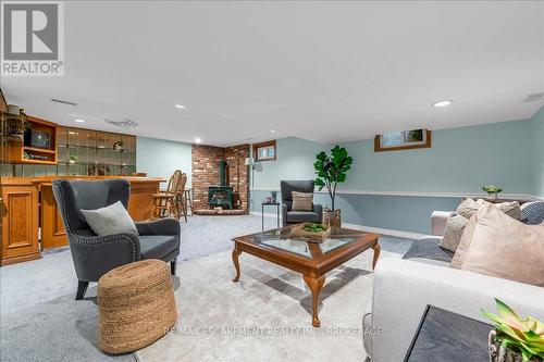 33 Old Orchard Avenue, Grimsby (540 - Grimsby Beach), ON - Indoor Photo Showing Living Room With Fireplace