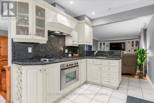 33 Old Orchard Avenue, Grimsby (540 - Grimsby Beach), ON - Indoor Photo Showing Kitchen