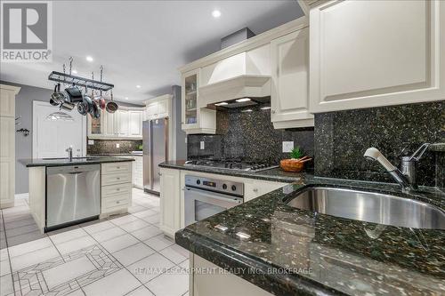 33 Old Orchard Avenue, Grimsby (540 - Grimsby Beach), ON - Indoor Photo Showing Kitchen With Upgraded Kitchen