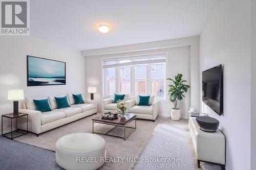 17 Hawthorn Avenue, Thorold, ON - Indoor Photo Showing Living Room