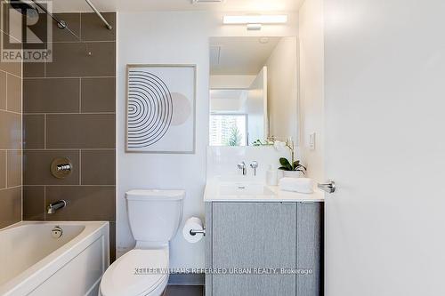 1604 - 100 Harbour Street, Toronto, ON - Indoor Photo Showing Bathroom