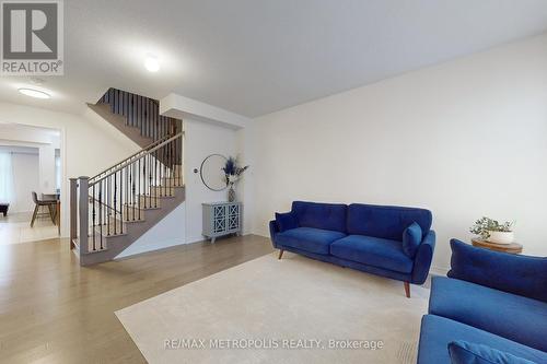 1286 Aquarius Trail, Pickering, ON - Indoor Photo Showing Living Room