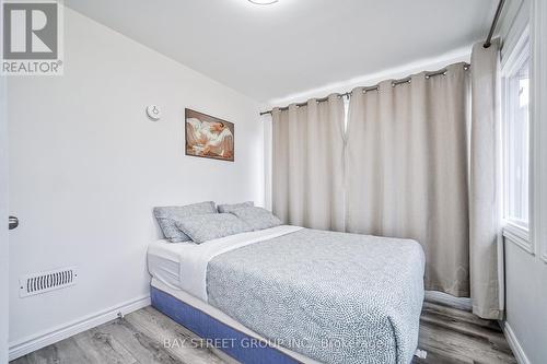 5241 Kitchener Street, Niagara Falls, ON - Indoor Photo Showing Bedroom