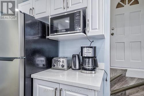 5241 Kitchener Street, Niagara Falls, ON - Indoor Photo Showing Kitchen