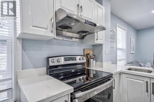 5241 Kitchener Street, Niagara Falls, ON - Indoor Photo Showing Kitchen