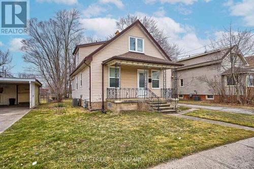 5241 Kitchener Street, Niagara Falls, ON - Outdoor With Deck Patio Veranda