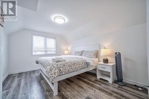 5241 Kitchener Street, Niagara Falls, ON - Indoor Photo Showing Bedroom