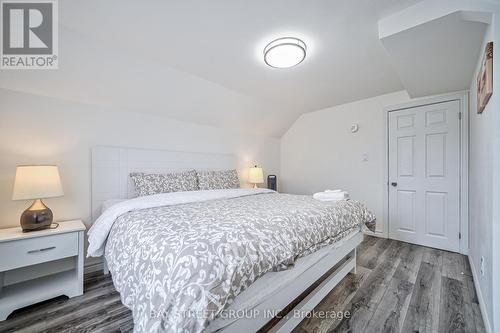 5241 Kitchener Street, Niagara Falls, ON - Indoor Photo Showing Bedroom