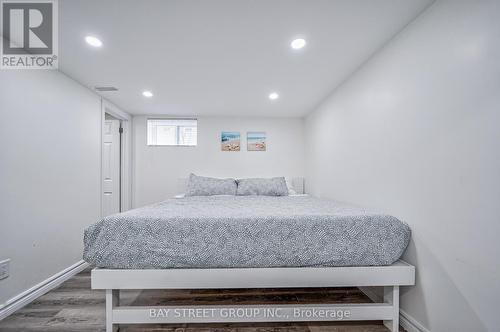 5241 Kitchener Street, Niagara Falls, ON - Indoor Photo Showing Bedroom