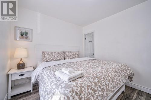 5241 Kitchener Street, Niagara Falls, ON - Indoor Photo Showing Bedroom