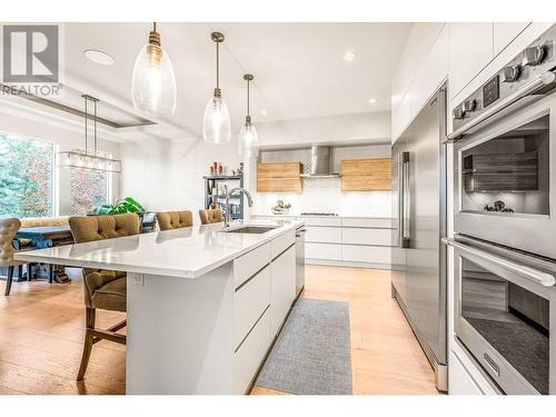 900 Stockley Street, Kelowna, BC - Indoor Photo Showing Kitchen