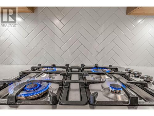 900 Stockley Street, Kelowna, BC - Indoor Photo Showing Kitchen